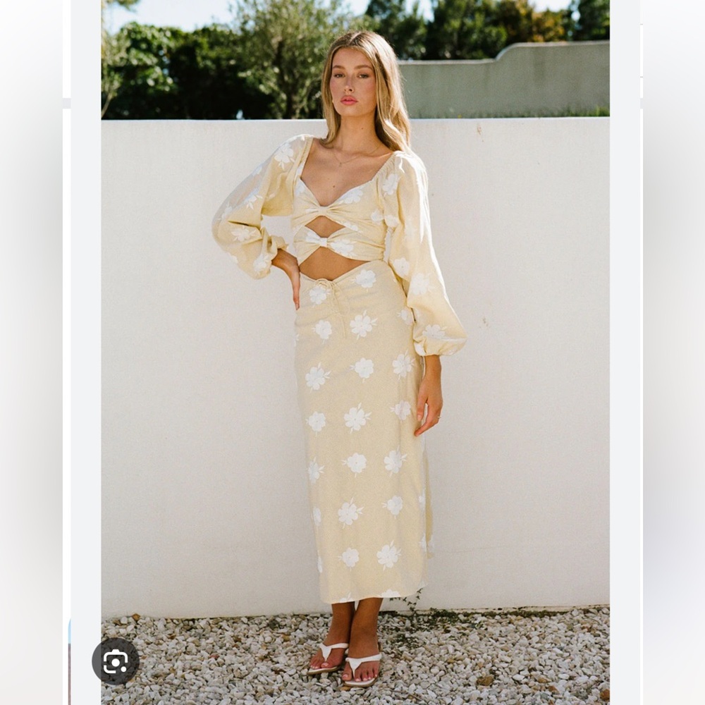 NWT Sabo Skirt Cream Yellow Midi Dress with Cut Out